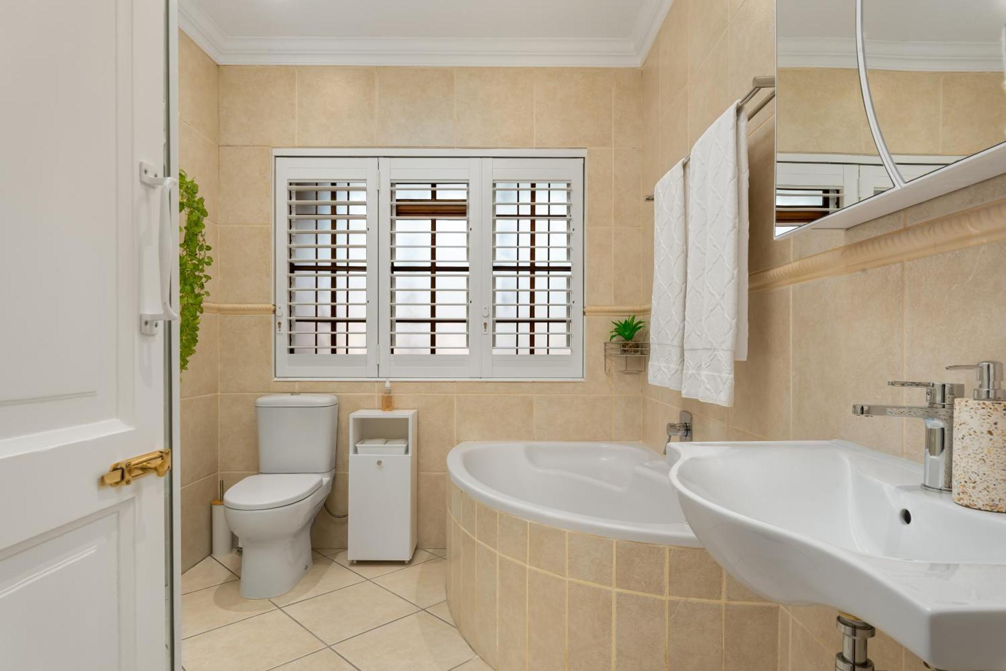 Meerendal Cottage-Affordable Luxury-Private Garden With Pool & Hot Tub Kapstaden Eksteriør billede