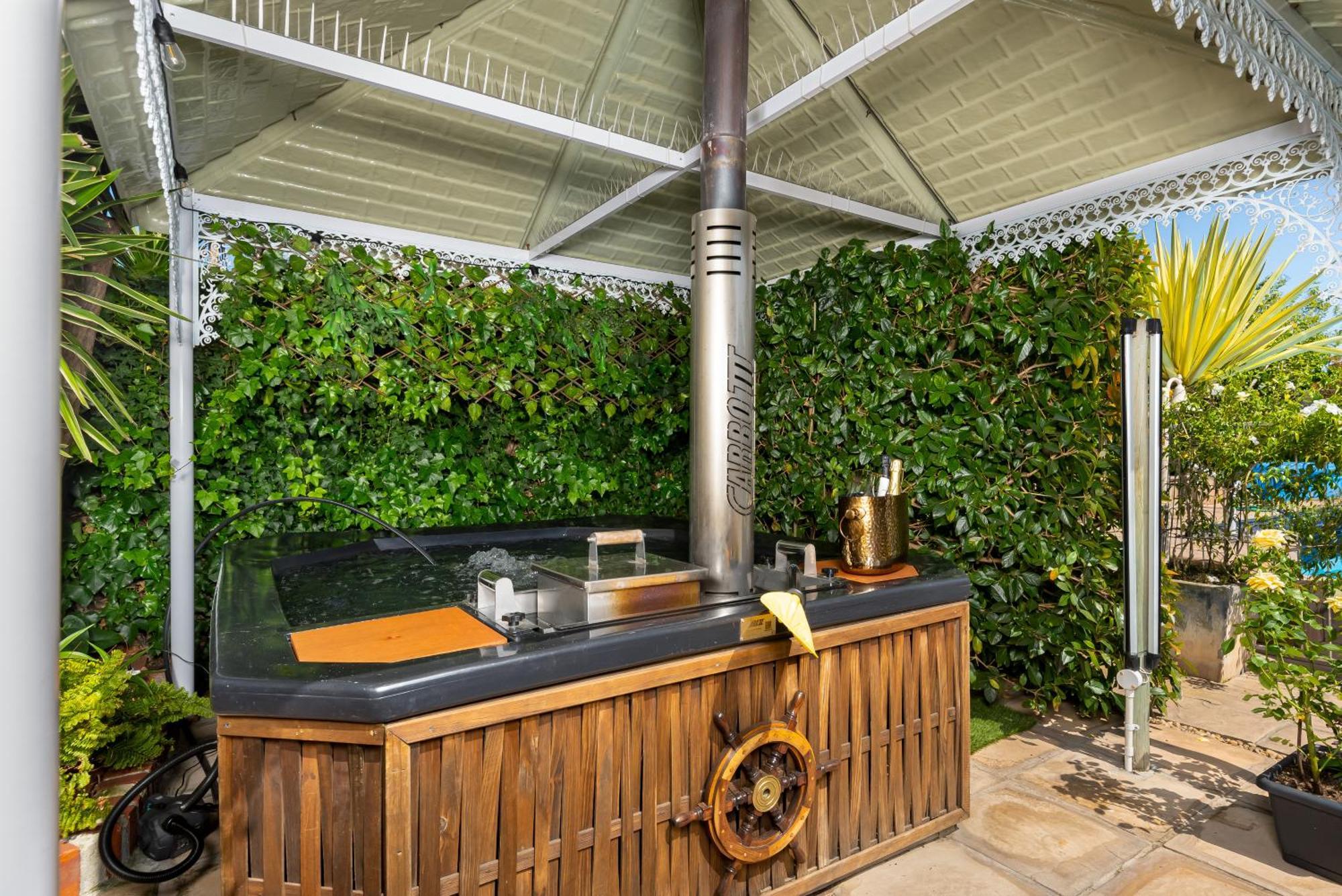 Meerendal Cottage-Affordable Luxury-Private Garden With Pool & Hot Tub Kapstaden Eksteriør billede